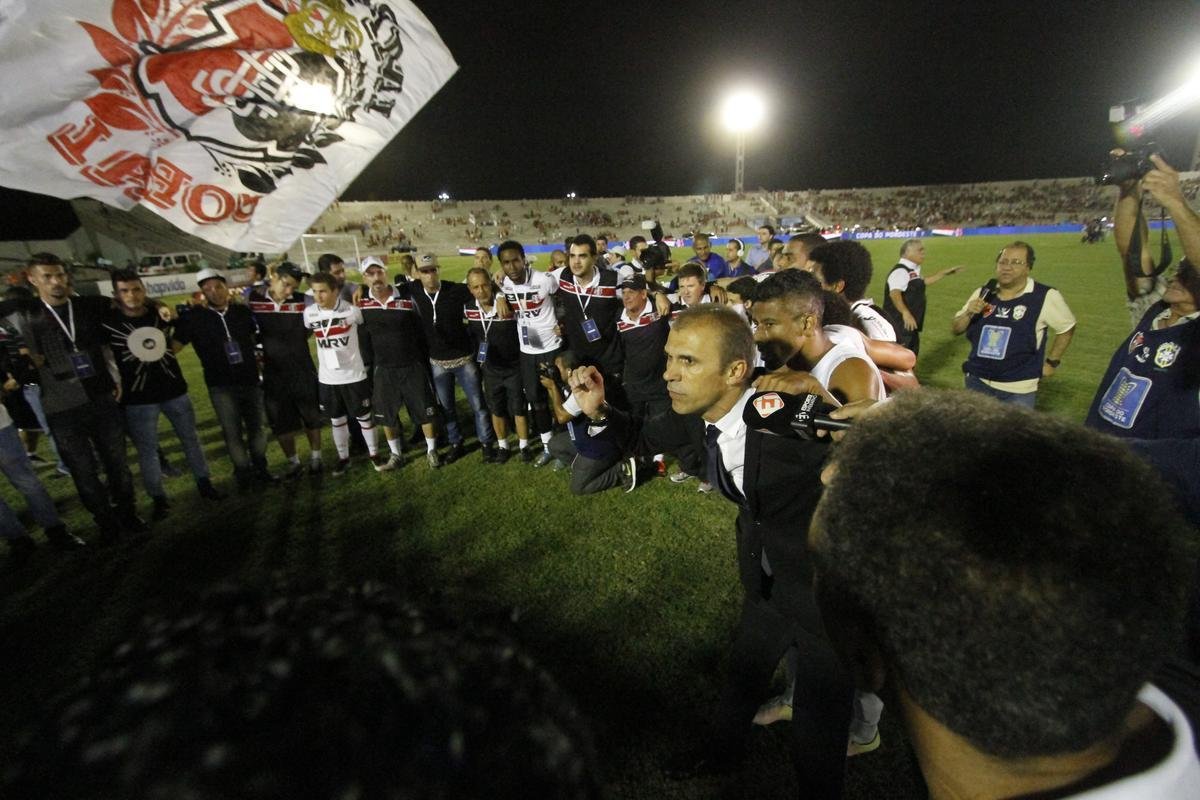 Em uma partida cheia de tensão e com o clima de rivalidade extrema em Campina Grande, o Santa Cruz foi valente para fazer valer a vantagem obtida no Arruda e, com o empate, garantir o inédito título da Copa do Nordeste frente ao Campinense