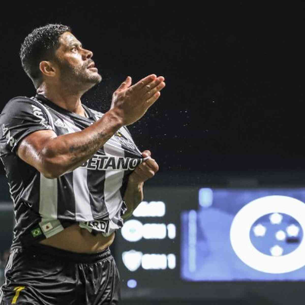 Saiba a velocidade da bola em golaço de Hulk contra o São Paulo