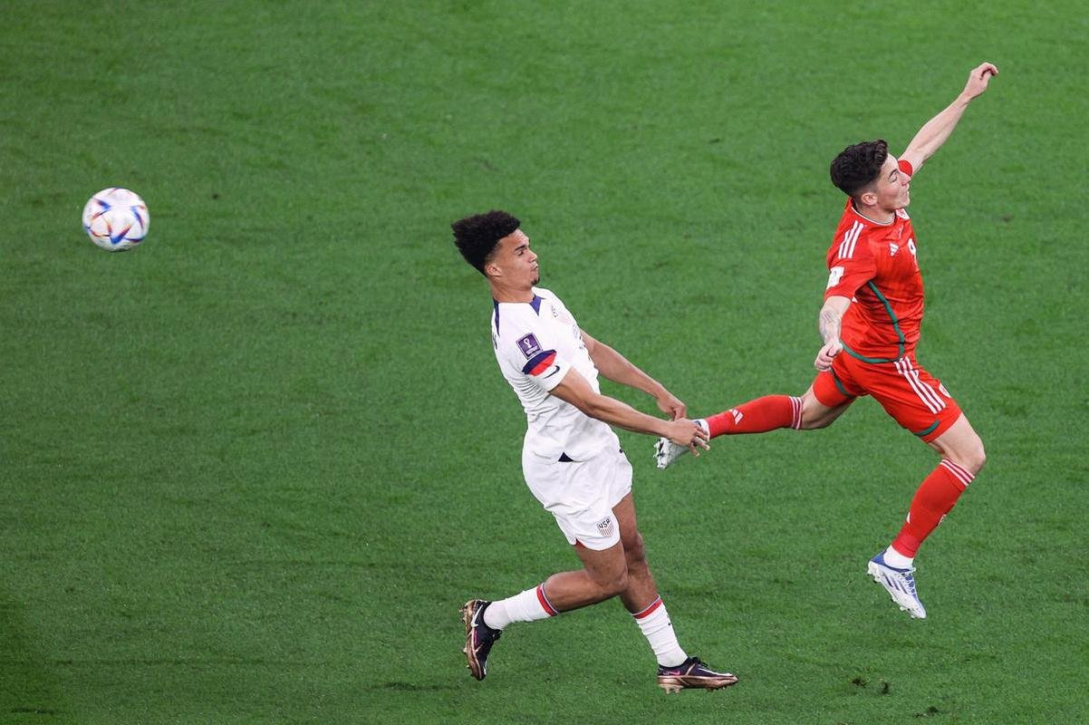 Fotos do jogo entre Estados Unidos e Pas de Gales no Estdio Ahmad bin Ali, pelo Grupo B da Copa do Mundo, no Catar