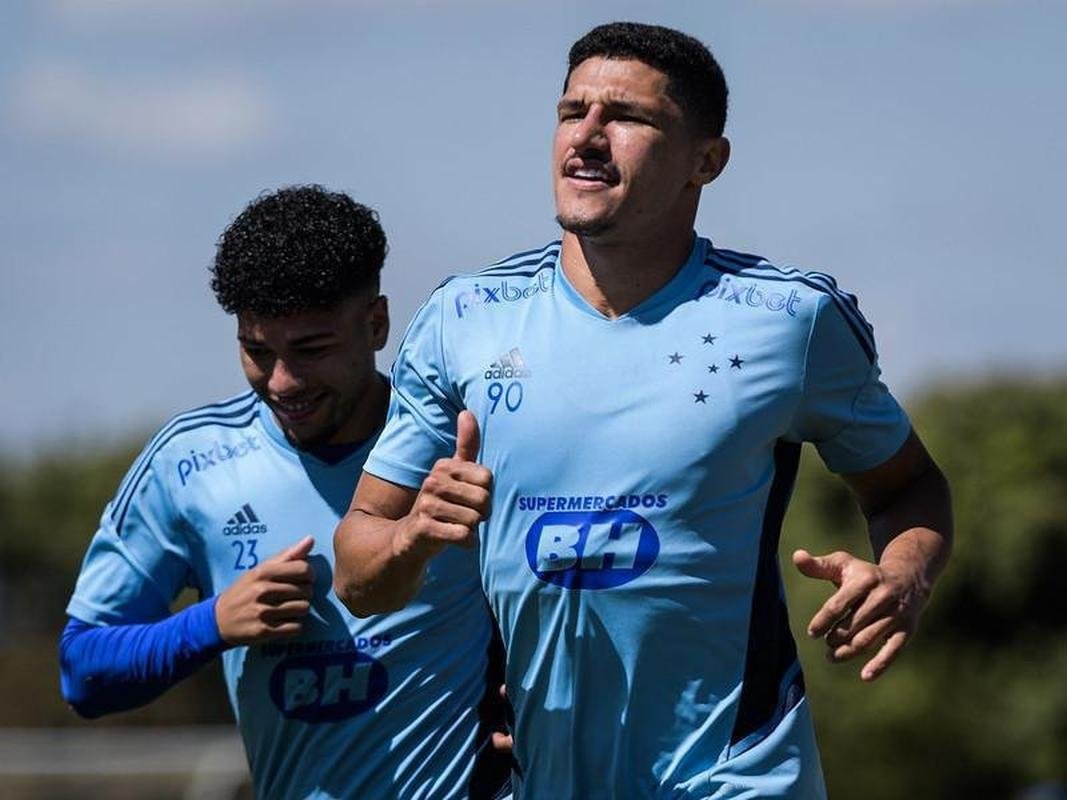 Luvannor, atacante (fim de contrato). Acertou com o Cear