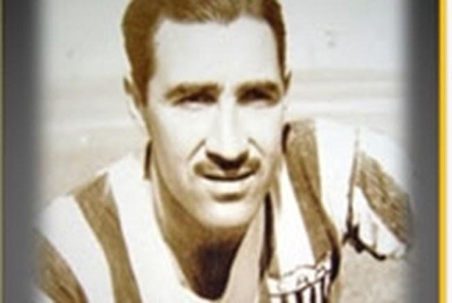07/12/1947 - Atltico 6 x 2 Cruzeiro - Lourdes (Belo Horizonte) - Amistoso - Na foto, Lucas, que marcou dois gols no jogo.