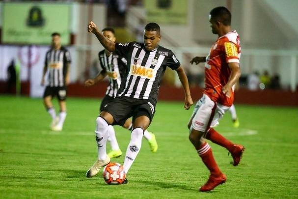 Alerrandro - Reserva imediato de Ricardo Oliveira, Alerrandro não foi bem em Tombos. O centroavante foi pouco participativo (a bola pouco chegou ao garoto), mas perdeu ótima chance no primeiro tempo, após cruzamento de Leandrinho que ele cabeceou mal para fora. Na segunda etapa, ficou sumido no jogo até ser substituído.