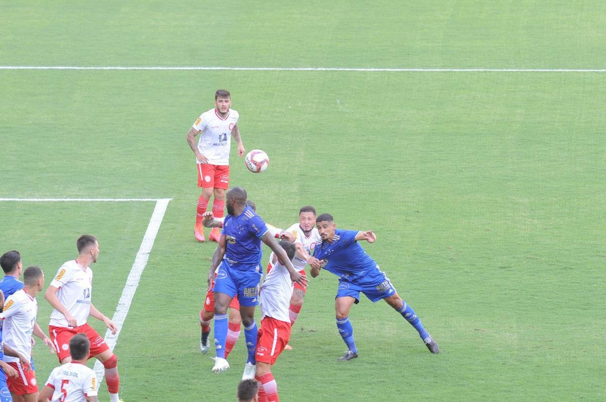 Fotos do empate por 0 a 0 entre Cruzeiro e Tombense, no Mineiro, em Belo Horizonte, pela sexta rodada do Campeonato Mineiro de 2021. Goleiro cruzeirense Fbio pegou um pnalti cobrado por Paulinho Dias e evitou o revs.