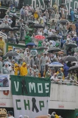 Brasileiros se despedem de jogadores, comisso tcnica e diretores da Chapecoense mortos em acidente areo na Colmbia