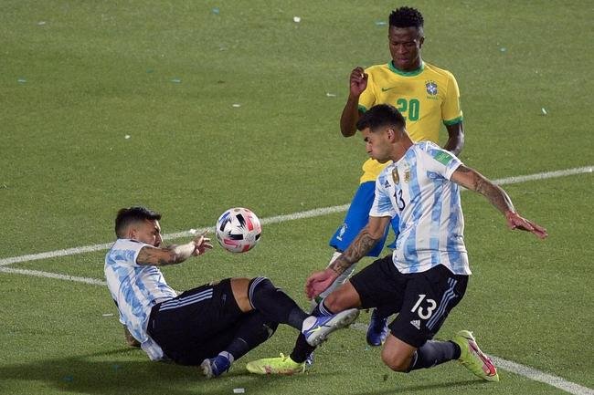 Sem Neymar, Brasil encarou a Argentina em clssico agitado pelas Eliminatrias