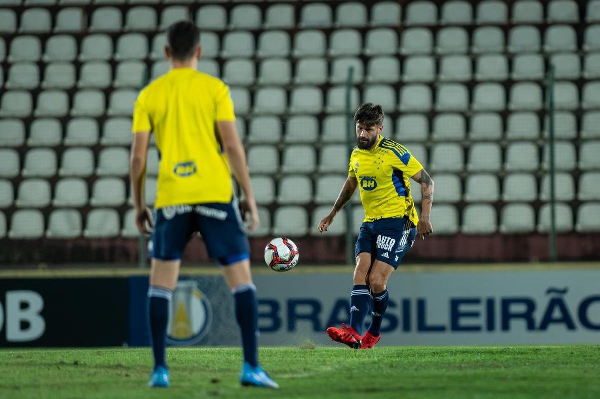 Cruzeiro treinou na Arena do Jacar, em Sete Lagoas, local do jogo desta quinta, 19h, contra o Operrio-PR, pela 24 rodada da Srie B do Brasileiro; veja imagens da atividade comandada pelo tcnico Vanderlei Luxemburgo