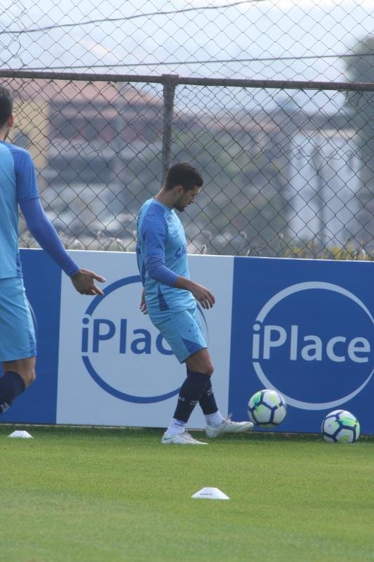 Presidente do Cruzeiro, Wagner Pires de S, acompanhou treino deste sbado, na Toca da Raposa II. Mais uma vez, Arrascaeta treinou normalmente e est cotado para iniciar como titular diante do Atltico-PR, na segunda-feira, no Mineiro, pelas oitavas de final da Copa do Brasil