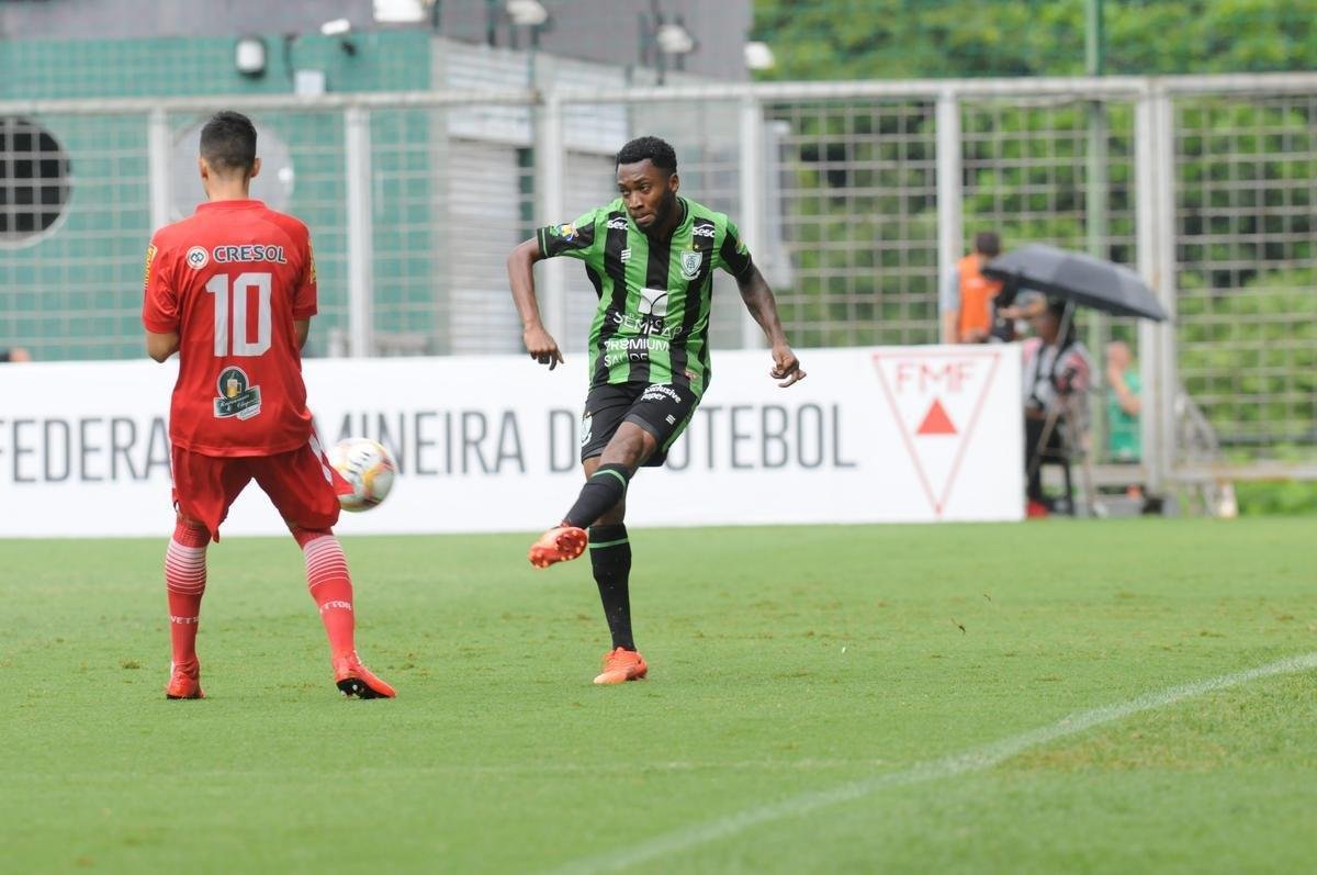 Fotos da vitria do Amrica sobre o Tombense, por 2 a 1, no Independncia, pela stima rodada do Campeonato Mineiro. Triunfo coloca Coelho na liderana do Estadual
