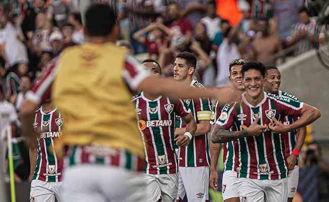 Cano comemora gol marcado em goleada sobre o Corinthians pela Série A