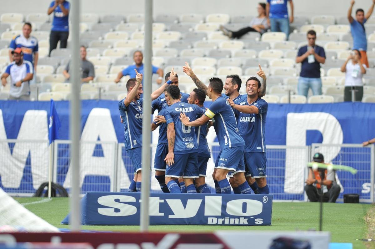 Fotos de Cruzeiro x Villa Nova, no Mineiro, pela stima rodada do Campeonato Mineiro