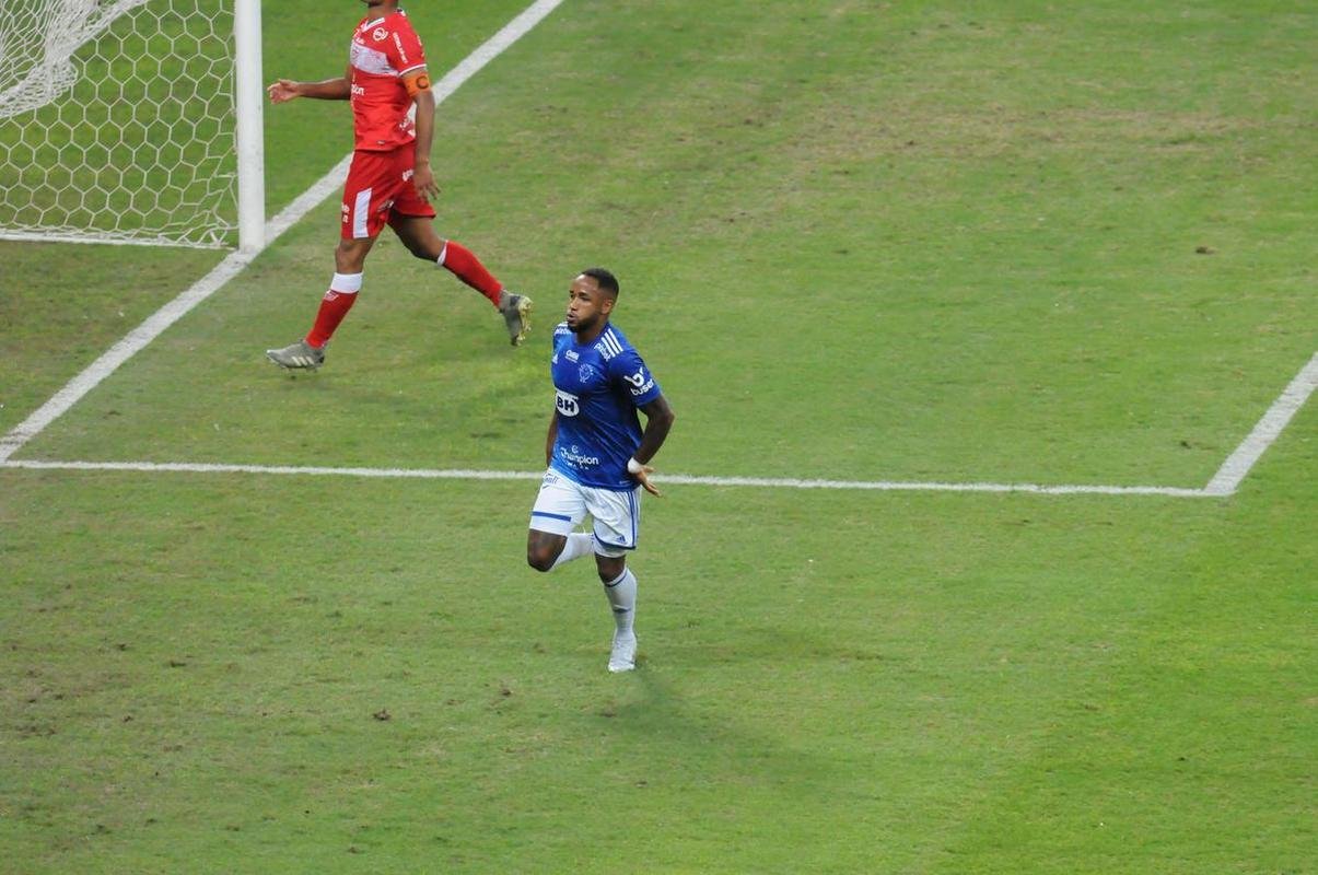 Fotos do jogo entre Cruzeiro e CRB, no Mineiro, em Belo Horizonte, pela 11 rodada da Srie B do Brasileiro
