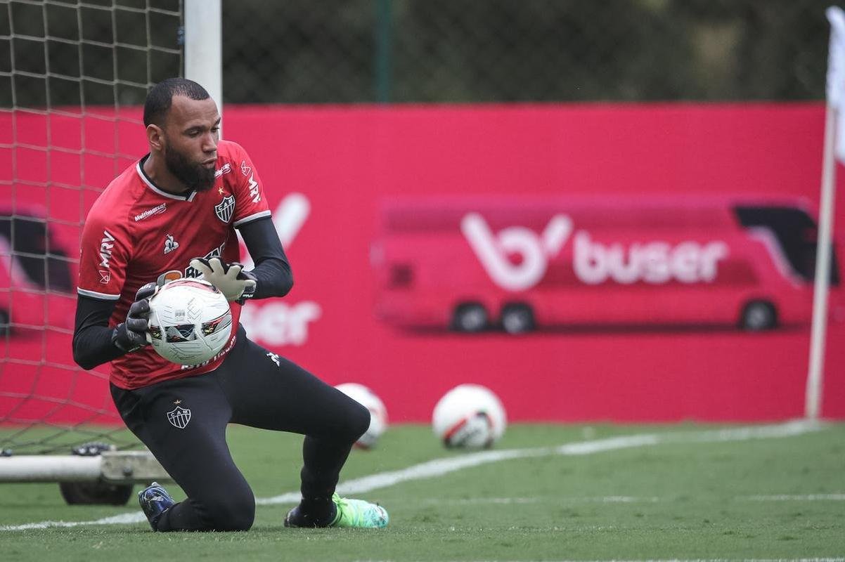 O Atltico realizou, nesta quinta-feira (10), a primeira atividade visando o clssico com o Amrica, vlido pela 5 rodada do Campeonato Mineiro. Com titulares em campo, o time de 'El Turco' Mohamed trabalhou para o confronto que ser disputado s 16h30 do sbado (12), no Estdio Independncia, em Belo Horizonte.