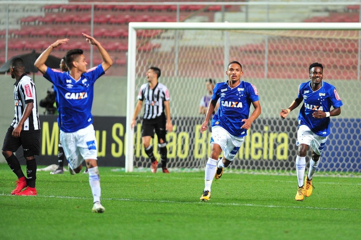 Aps por 2 a 2 no tempo normal, Cruzeiro derrotou Atltico por 4 a 2 nas penalidades e se sagrou campeo de torneio indito. Em 2018, clube celeste disputar a Copa Libertadores da categoria
