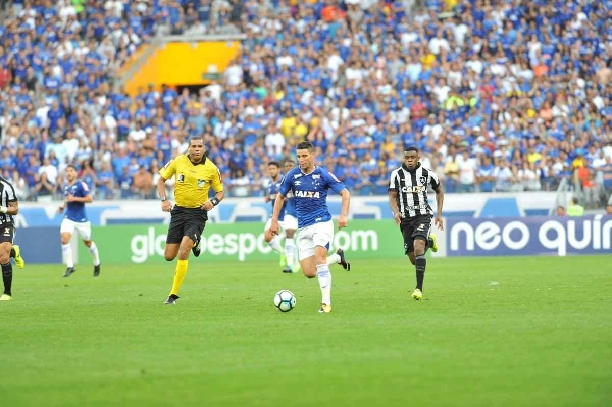 Imagens do jogo entre Cruzeiro e Botafogo, pela 19 rodada do Brasileiro, no Mineiro