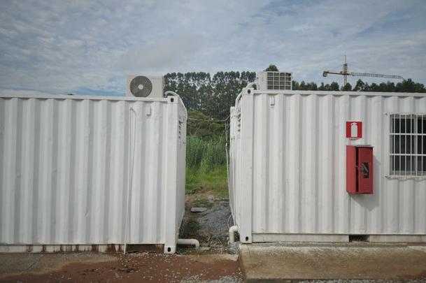 Amrica abriu Casa do Atleta, alojamento que recebe jovens das categorias de base do clube no Centro de Treinamento Lanna Drumond. Local abriga 60 jogadores. Segundo direo, contineres eram utilizados para receber atletas em perodo de testes, mas j esto desativados. Por falta de alvars da prefeitura de Contagem e laudo do Corpo de Bombeiros, Amrica realocou garotos em hotel de Belo Horizonte at regularizao do CT.