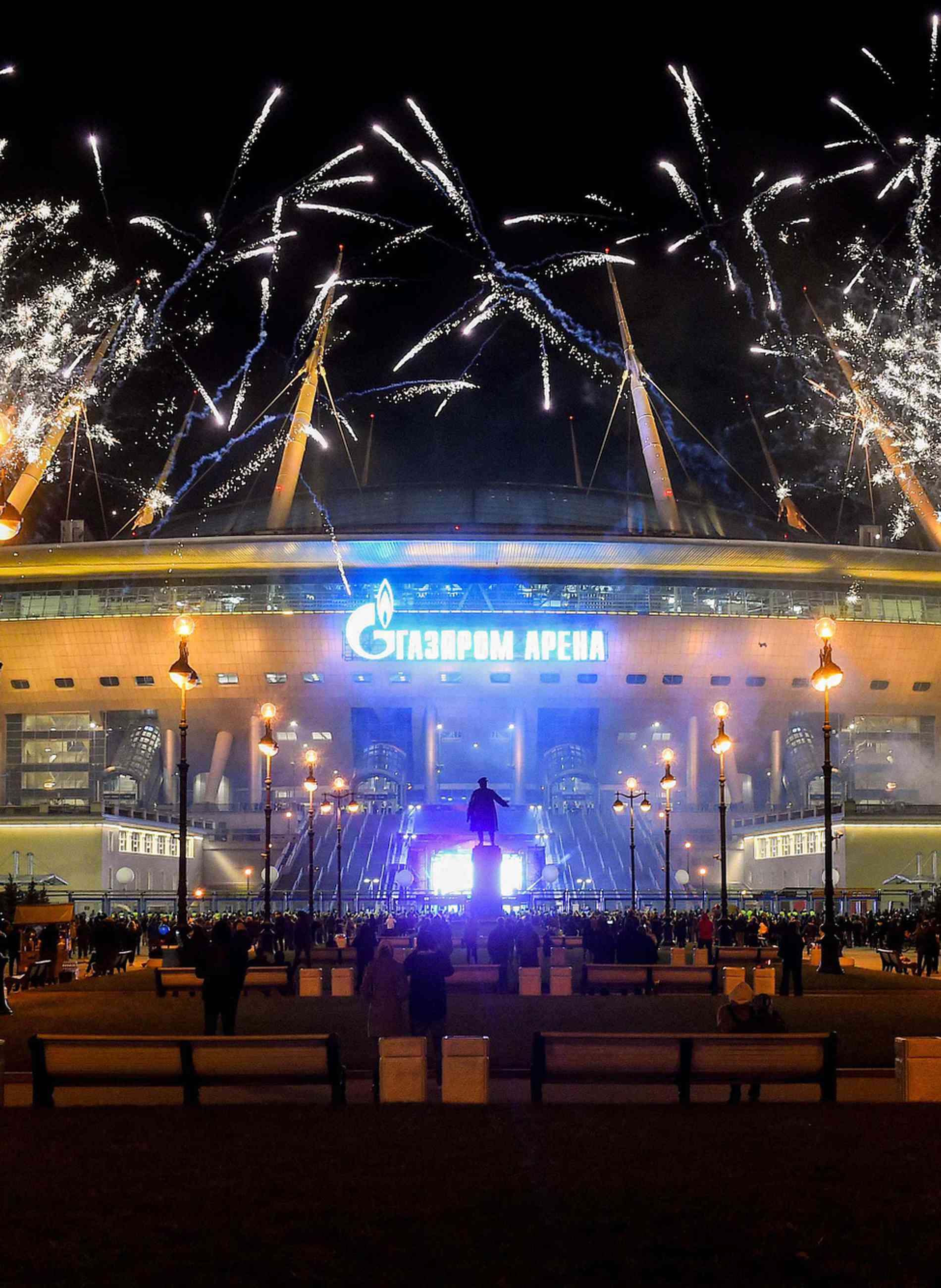 Zenit é campeão russo com goleada, pintura de Malcom, estádio