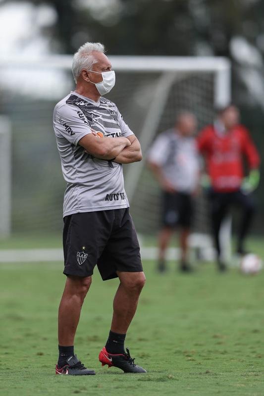 Fotos do treino do Atltico neste sbado, o ltimo de Victor no clube