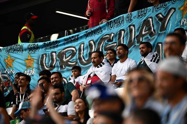 Torcedores de Uruguai e Coreia do Sul no Estdio Cidade da Educao, na partida pelo Grupo H da Copa do Mundo do Catar
