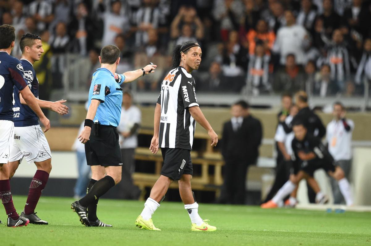 Ronaldinho pode ter feito, contra o Lans, na despedida da Recopa, o seu ltimo jogo pelo Atltico