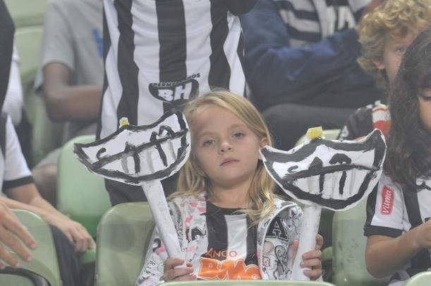 Torcedores de Atltico e Flamengo compareceram ao Horto nesta noite de sbado para assistir ao confronto entre os tradicionais rivais