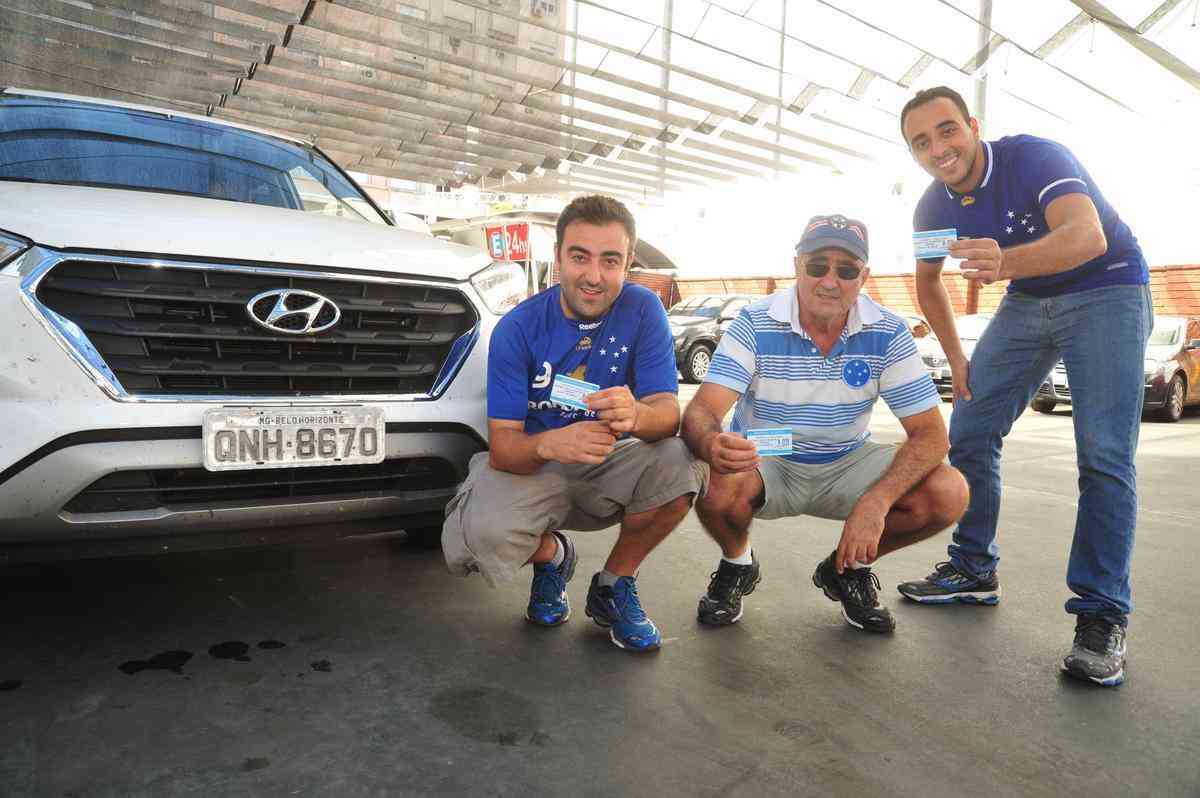 Diogo Kfoury, de 31 anos; Pedro Coutinho, de 61; e Marcos Kfoury, de 26, em Buenos Aires