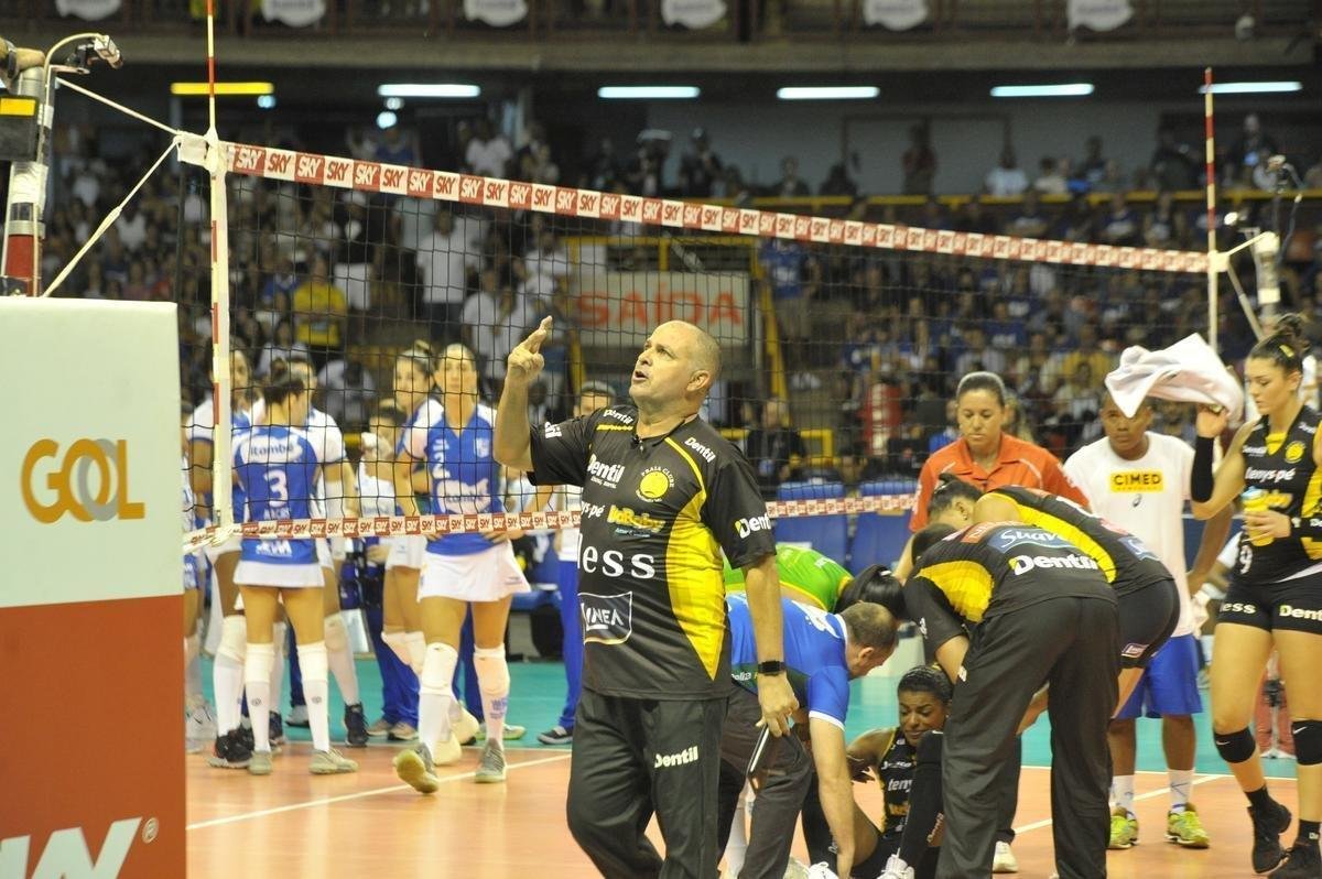 Minas x Praia: veja fotos da primeira partida da final