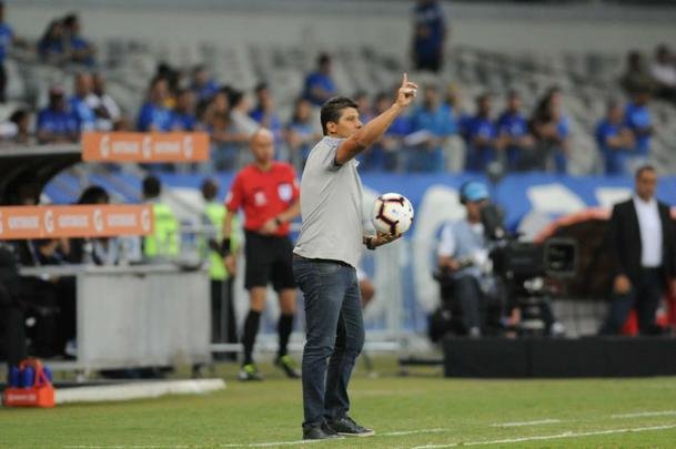 Fotos do jogos entre Cruzeiro e Deportivo Lara no Mineiro