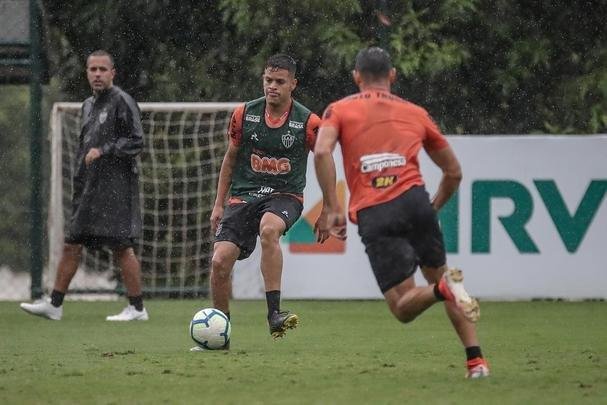 Atlético treina com Victor e Jair em campo; veja fotos