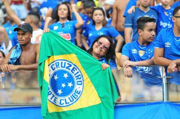 Fotos da torcida do Cruzeiro no clássico contra o Atlético, no Mineirão, pela 32ª rodada do Campeonato Brasileiro 2019