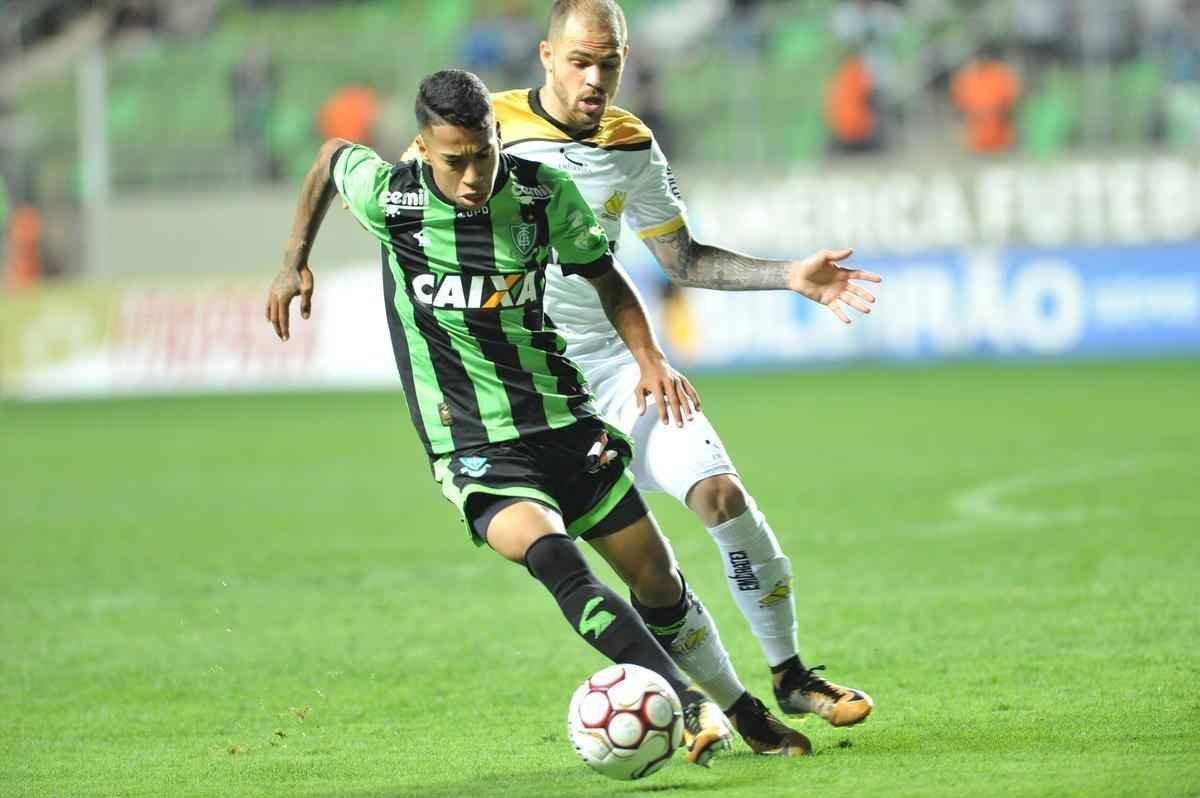 Imagens da partida entre Amrica e Cricima, no Independncia, pela Srie B do Brasileiro