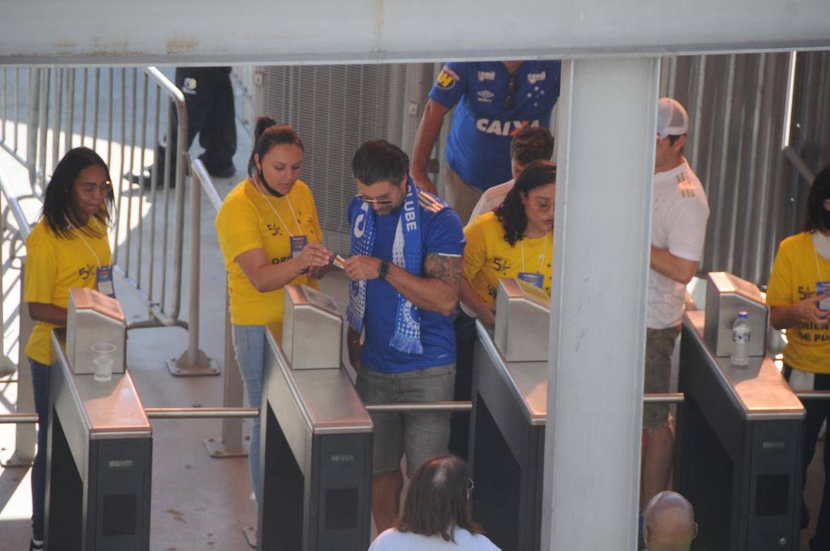 Cruzeiro x Bahia: fotos da torcida da Raposa no Mineiro