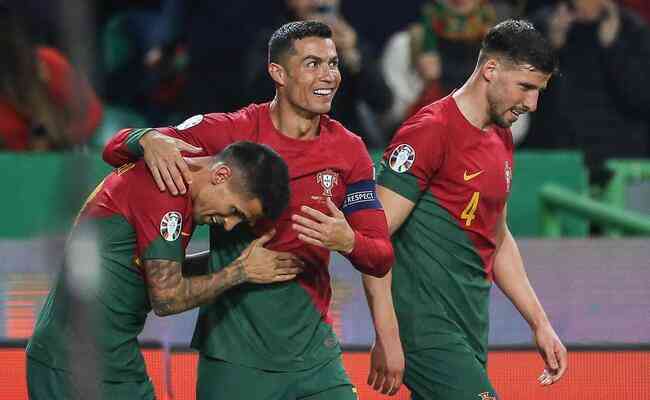 Cristiano Ronaldo não treina com reservas após classificação de Portugal -  Superesportes