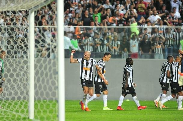 Galo deslanchou no segundo tempo com gols de Fbio Santos, de pnalti, e Vinicius