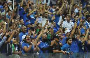 Fotos da torcida do Cruzeiro na partida de volta das oitavas de final da Copa do Brasil, contra o Fluminense, no Mineirão (Juarez Rodrigues/EM/DAPress)