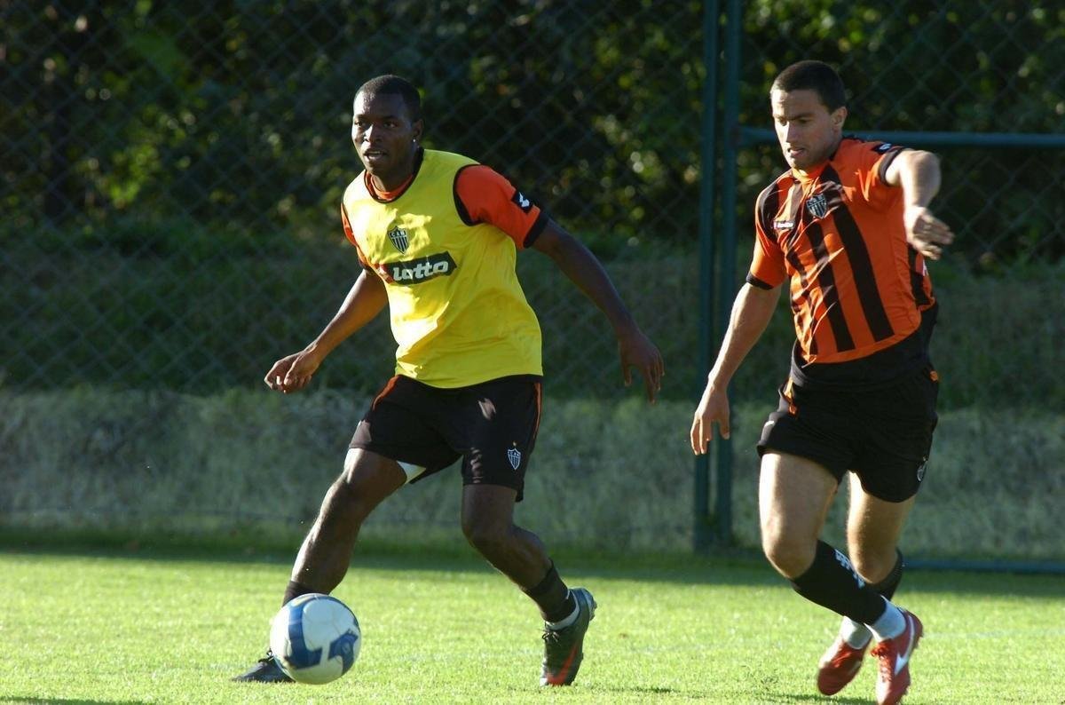 66 - Renteria - 2009 - 16 jogos / 1 gol - 0,06 por jogo
