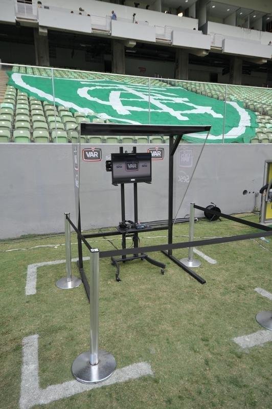 Fotos da sala do VAR (rbitro assistente de vdeo) no Independncia