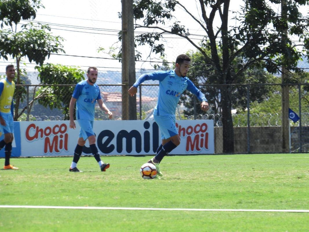 Fotos do treino do Cruzeiro nesta segunda-feira (02/04)