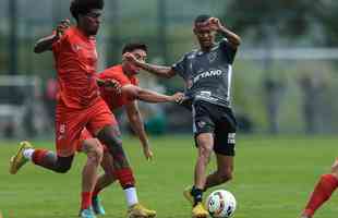 No primeiro jogo-treino, Atltico empatou com o Villa Nova por 1 a 1. Hulk marcou pelo Galo.