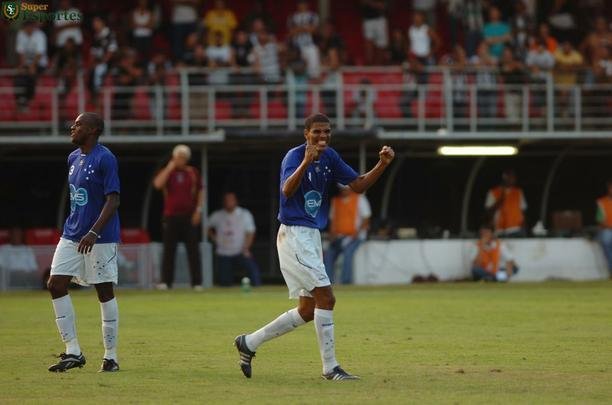 A diferena em relao  deciso do ano anterior era que a vantagem agora era do Galo. Mas a Raposa, ainda sob o comando de Adlson Batista, repetiu o placar do jogo de ida de 2008. O primeiro tempo teve apenas um gol, marcado por Klber j aos 39min. Na etapa final, Leonardo Silva e Jonathan, duas vezes cada, fizeram o time celeste repetir a maior goleada na histria dos clssicos no Gigante da Pampulha.