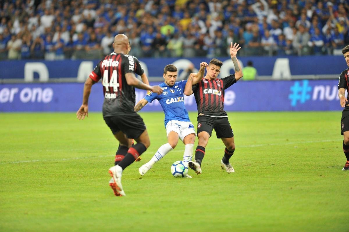 Cruzeiro conseguiu marcar no segundo tempo, com Arrascaeta, mas sofreu empate no fim com Bergson