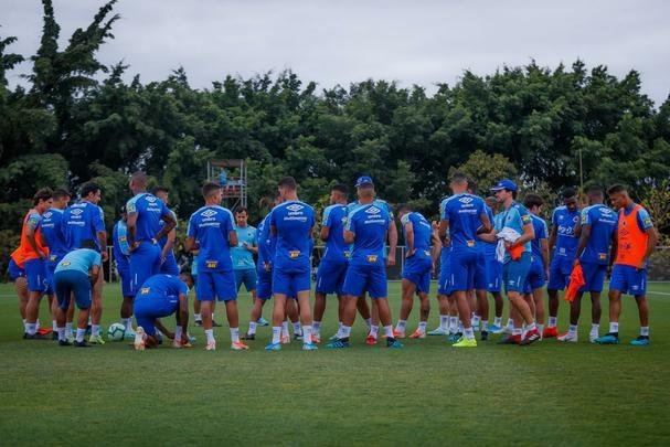 Treino do Cruzeiro nesta segunda-feira, na Toca da Raposa II. Time de Rogrio Ceni enfrenta o Cear na quarta-feira, s 19h30, no Castelo, em Fortaleza, pela 21 rodada do Campeonato Brasileiro
