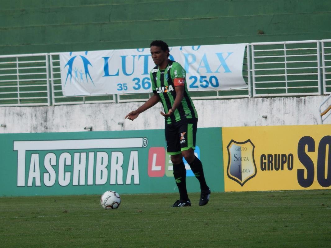 Fotos do jogo entre Boa e Amrica, no Estdio Dilzon Melo (Varginha-MG), pela 32 rodada da Srie B