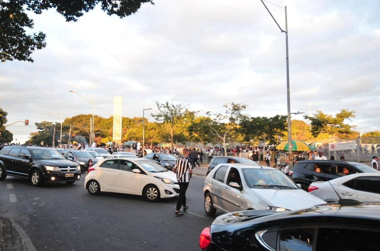 Fotos da chegada da torcida do Atltico ao Mineiro para o jogo contra o Emelec pelas oitavas de final da Copa Libertadores de 2022
