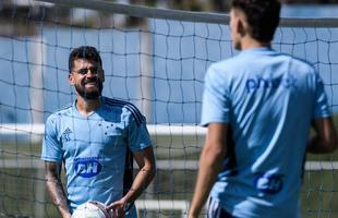 Fotos do treino do Cruzeiro nesta quinta-feira (4), na Toca da Raposa II, em Belo Horizonte. Time celeste enfrentar o Tombense no sbado, s 19h, no Mineiro, pela Srie B.