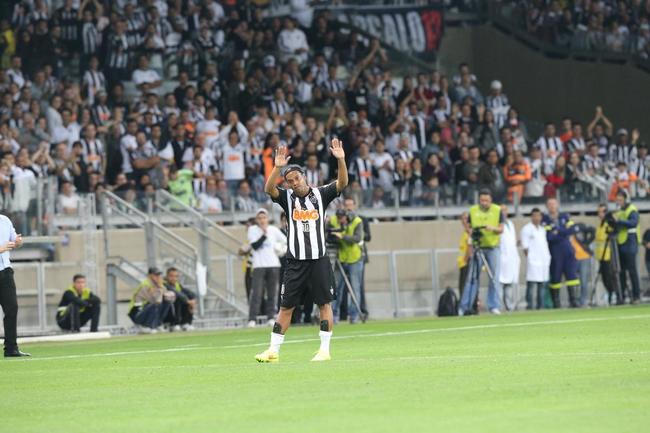 Ronaldinho pode ter feito, contra o Lans, na despedida da Recopa, o seu ltimo jogo pelo Atltico