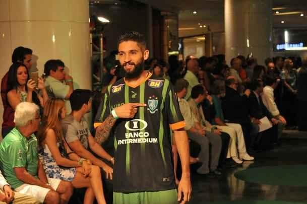Amrica apresentou coleo de uniformes 2016, desenhados pelo estilista Ronaldo Fraga e produzidos pela Lupo