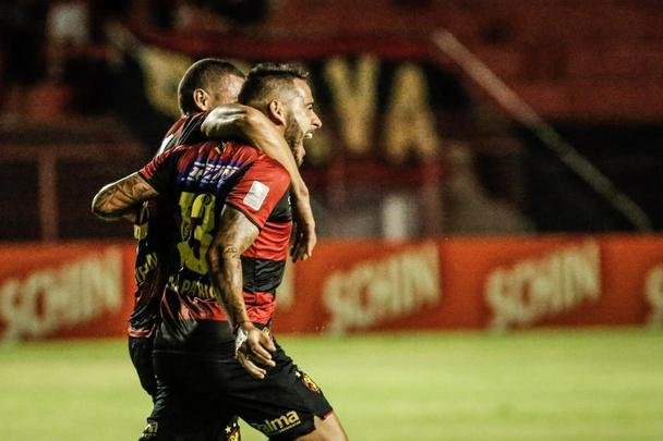 No segundo tempo, o Sport ainda ampliou o placar com Jean Patrick. Porém, com a expulsão do capitão Sander, o Imperatriz tomou a iniciativa do jogo e chegou ao empate com dois gols de Cesinha.