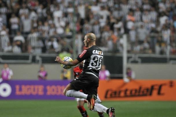 Atltico bate o Vitria por 2 a 1, no Independncia, com gols de Fred, e mantm briga pela liderana