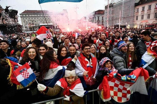 Festa da torcida croata em Zagreb com a vitria sobre Marrocos e a conquista do terceiro lugar na Copa do Mundo de 2022, no Catar