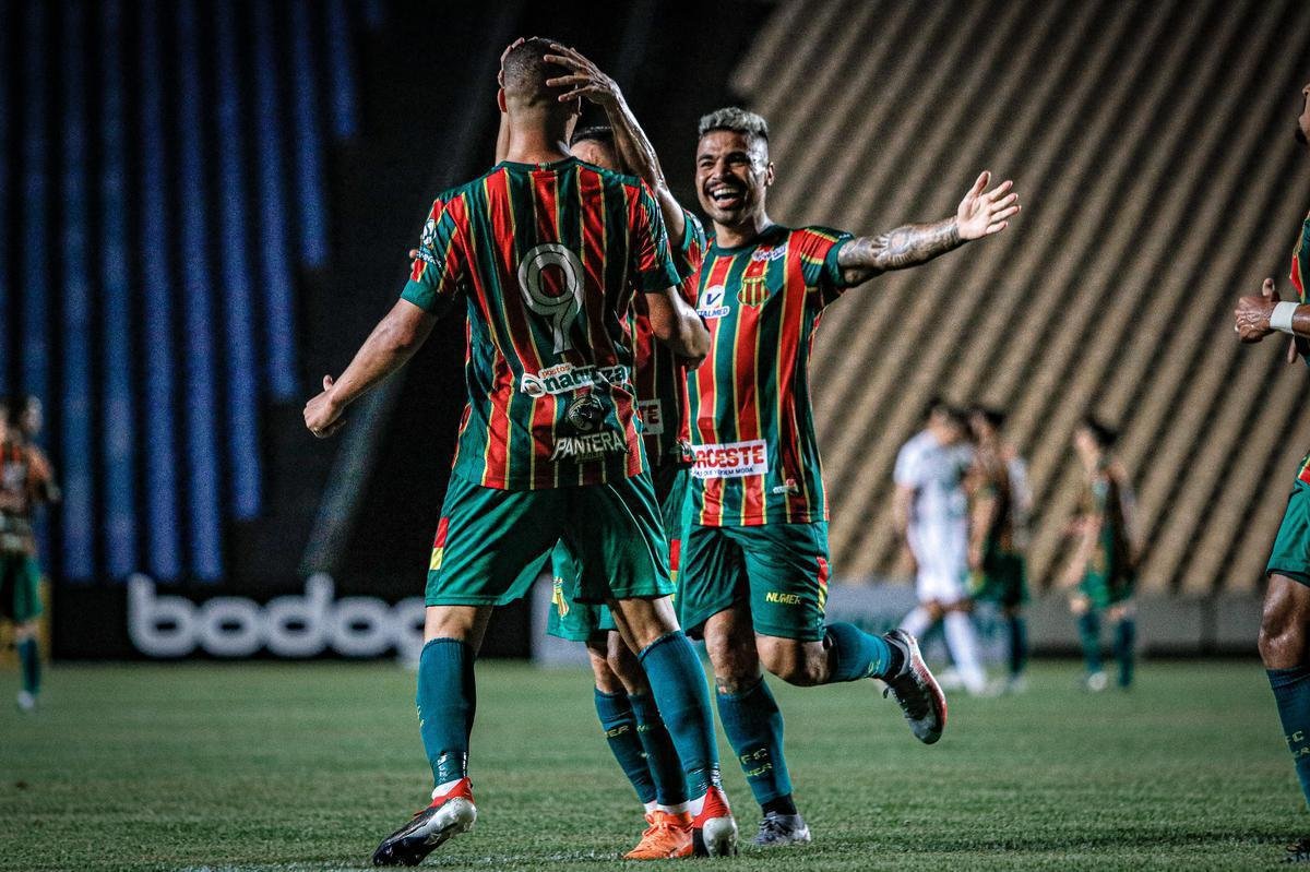 O Sampaio Corra, 3 colocado da Srie B, tem o terceiro melhor aproveitamento entre os times do G8 em confrontos diretos (53,3%). A Bolvia Querida disputou 10 partidas contra equipes do topo da tabela: venceu 5, empatou uma e perdeu 4. Foram 16 gols marcados e 12 sofridos nesses jogos.